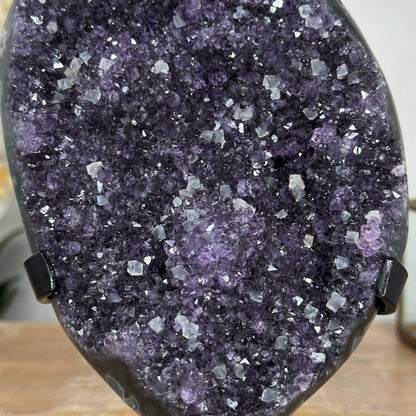 Amethyst-Kristall mit integrierter Kalzit-Bildung, in ausgewählter Spitzenqualität