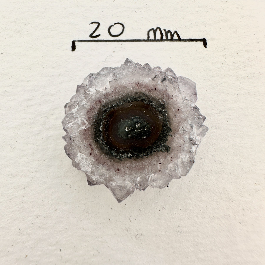 Amethyst-Grünjaspis-Stalaktiten-Scheiben mit kontrastreicher Kristallstruktur