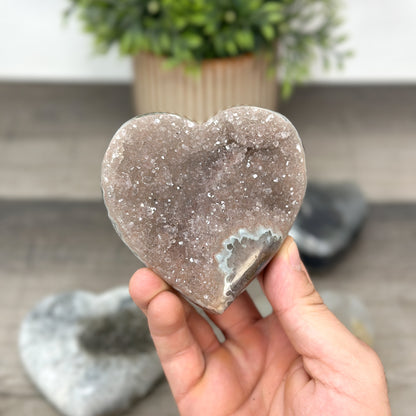 Mineralien-Herzset 4-teilig, mit ausdrucksstarker Mineralstruktur
