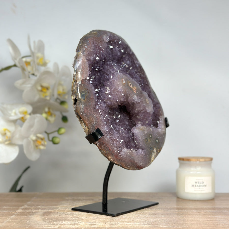 Amethyst-Geode groß mit ausgeprägten Stalaktitenaugen