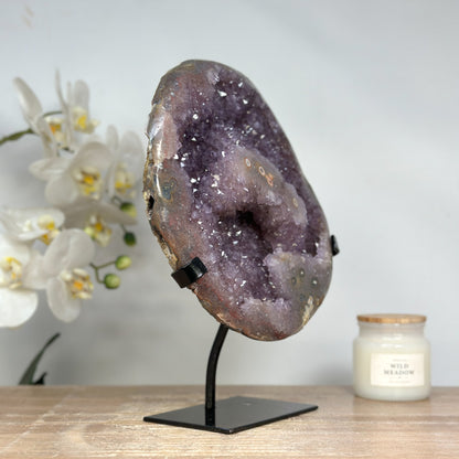 Amethyst-Geode groß mit ausgeprägten Stalaktitenaugen