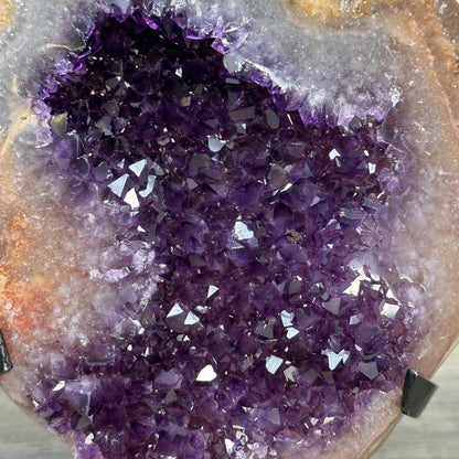 Amethyst-Geode groß mit weit geöffneter Kristallkammer