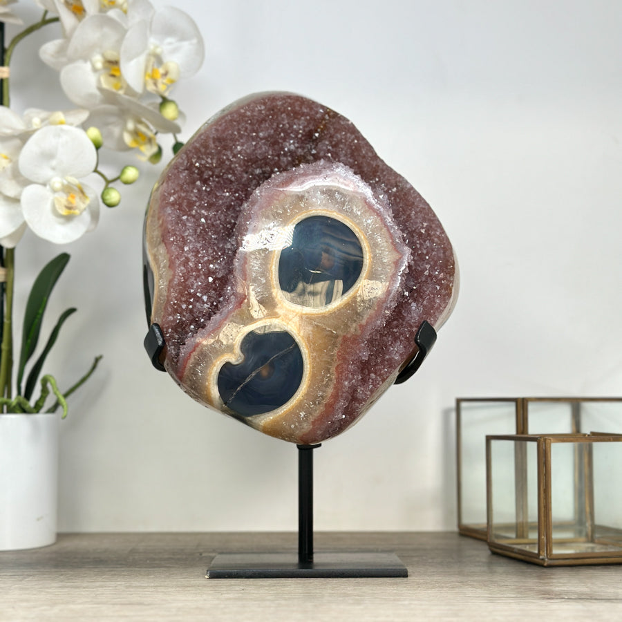 Roter Quarz mit außergewöhnlicher, augenartiger Stalaktitbildung, in exklusiver Premiumqualität