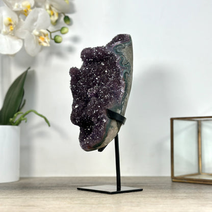 Amethyst-Kristall mit filigraner Stalaktitenbildung