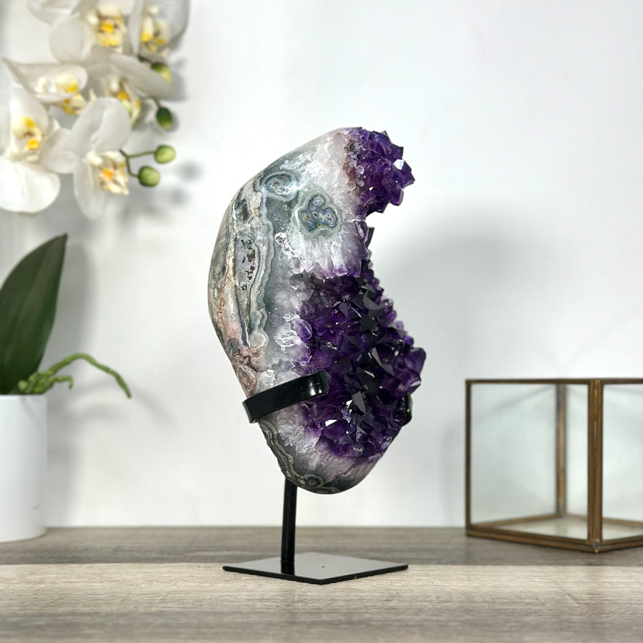 Amethyst-Cluster groß mit stark lichtreflektierenden Kristallspitzen