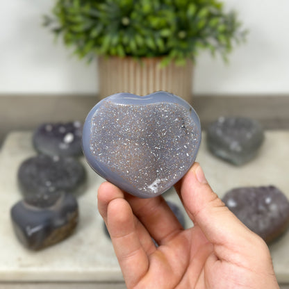 Mineralien-Herzset 9-teilig, mit lebendig strukturierter Mineralvielfalt