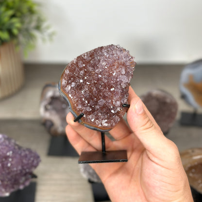 Kristallskulpturen-Set 9-teilig, mit einzigartiger Oberflächenstruktur und ausgewählter Mineralzusammenstellung
