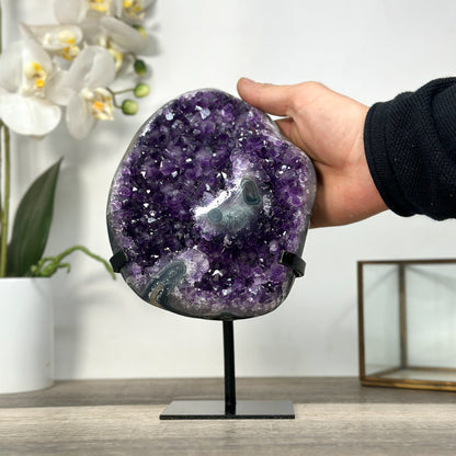 Amethyst-Geodencluster mit dicht verzahnter Kristallstruktur