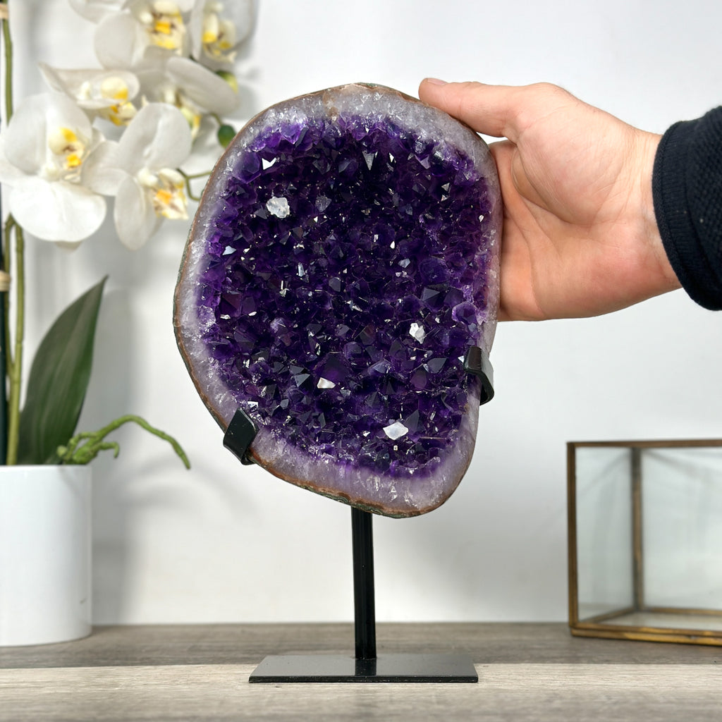 Amethyst-Geode mit gleichmäßig ausgeprägter, tiefvioletter Kristallstruktur