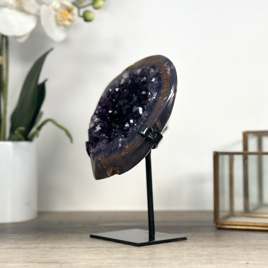 Amethyst-Geode mit intensiv purpurner Farbzone