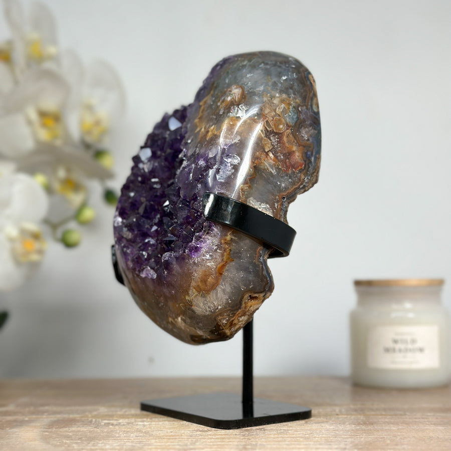 Amethyst-Quarz-Kristallcluster mit gelb gebänderter Matrix
