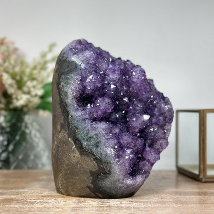 Amethyst-Kathedrale mit aufwendiger, stalaktitischer Kristallbildung