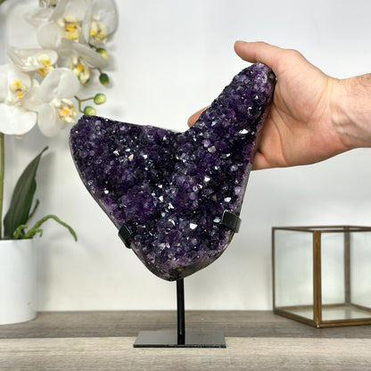 Amethyst-Cluster mit dicht gewachsener, intensiv tiefvioletter Kristallstruktur