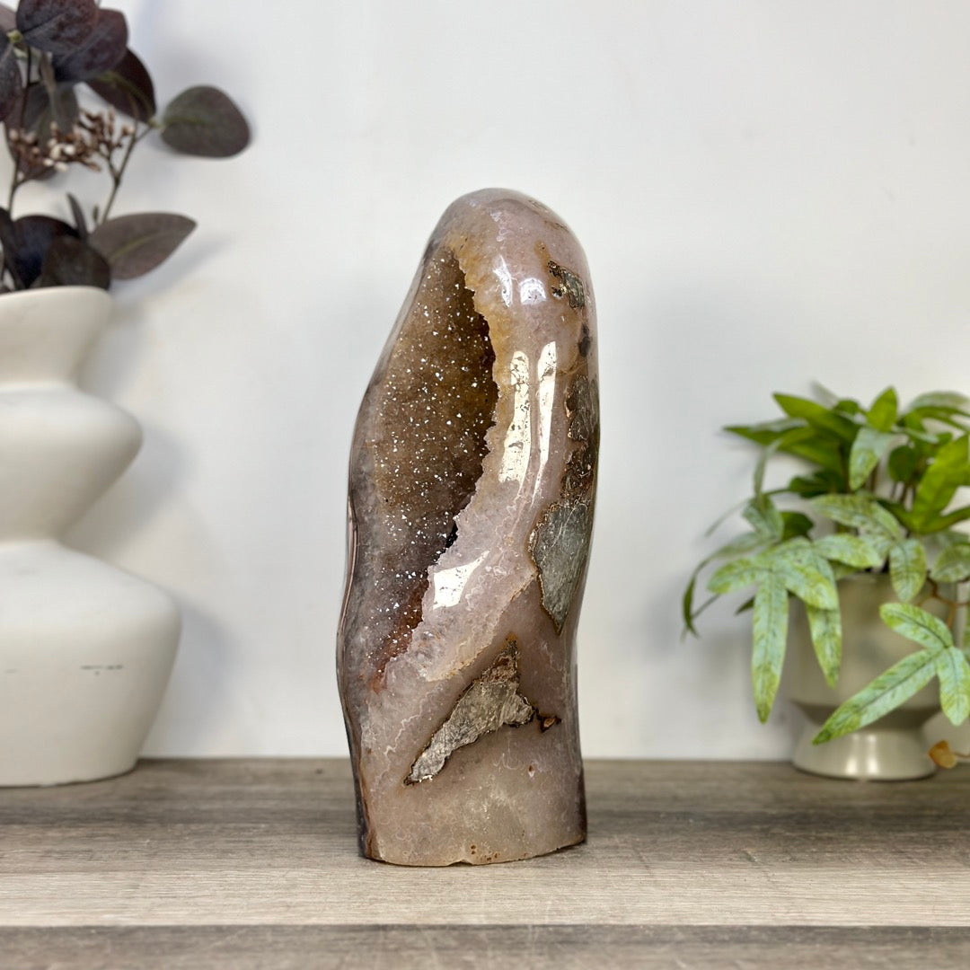 Quarz-Geode mit ausdrucksstarker architektonischer Struktur und Kalzitformation