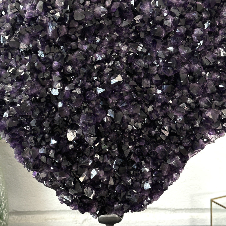 Amethyst-Kristallcluster XL mit massiver Kristalllandschaft, in exklusiver Premiumqualität