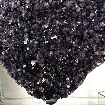 Amethyst-Kristallcluster XL mit massiver Kristalllandschaft, in exklusiver Premiumqualität