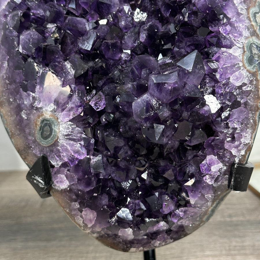 Amethyst-Exemplar XL mit massiv gewachsener Kristallstruktur, in ausgewählter Spitzenqualität