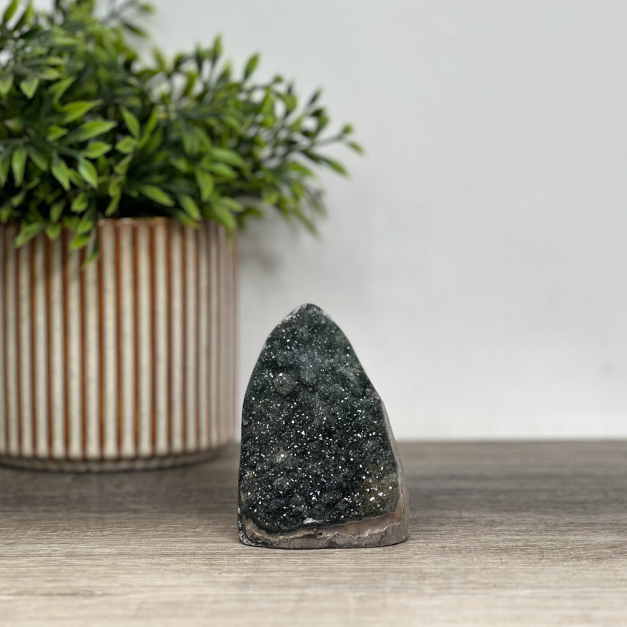 Mineralien-Kathedralen- und Drusen-Set 4-teilig, mit facettenreicher Kristallstruktur