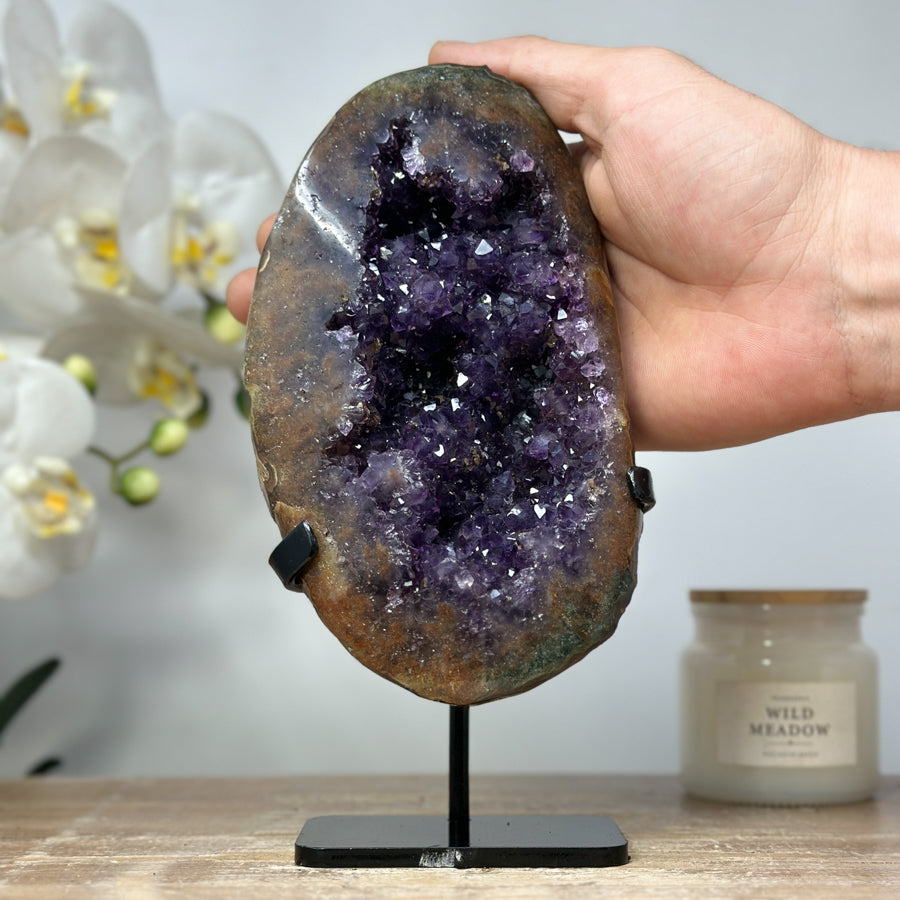 Amethyst-Achat-Geode mit natürlicher Mineralstruktur