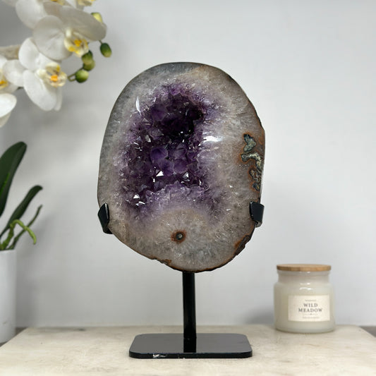 Amethyst-Quarz-Geode mit harmonischer Kristallverwachsung