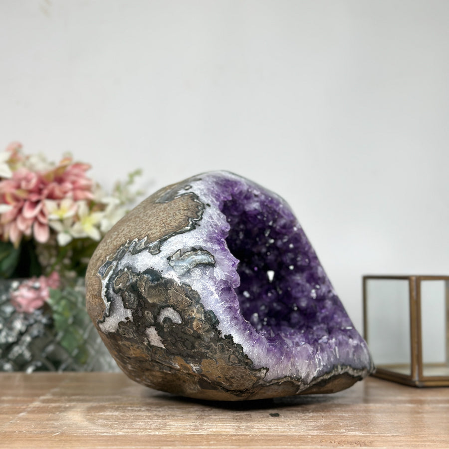 Amethyst-Geode groß mit kraftvoll ausgeprägter Kristallstruktur