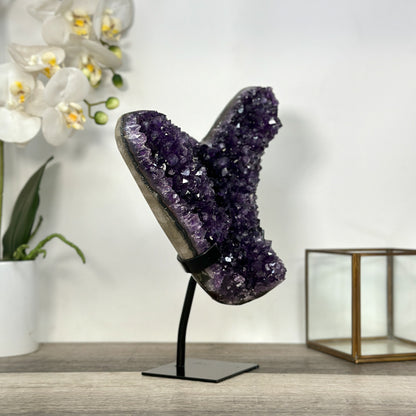 Amethyst-Cluster mit dicht gewachsener, intensiv tiefvioletter Kristallstruktur