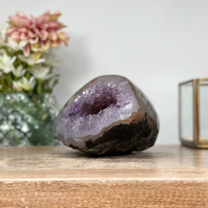 Amethyst-Achat-Geode mit ausgewogener, klarer Struktur