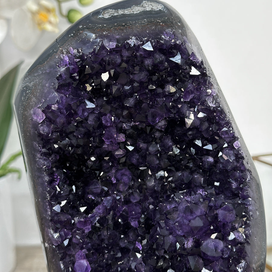 Amethyst-Kristallcluster mit samtiger, violetter Schattierung, in hochwertiger Naturqualität