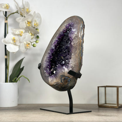 Amethyst-Geode groß mit weit gefächerter Innenstruktur, in ausgewählter Spitzenqualität