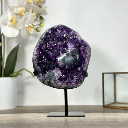 Amethyst-Geodencluster mit dicht verzahnter Kristallstruktur