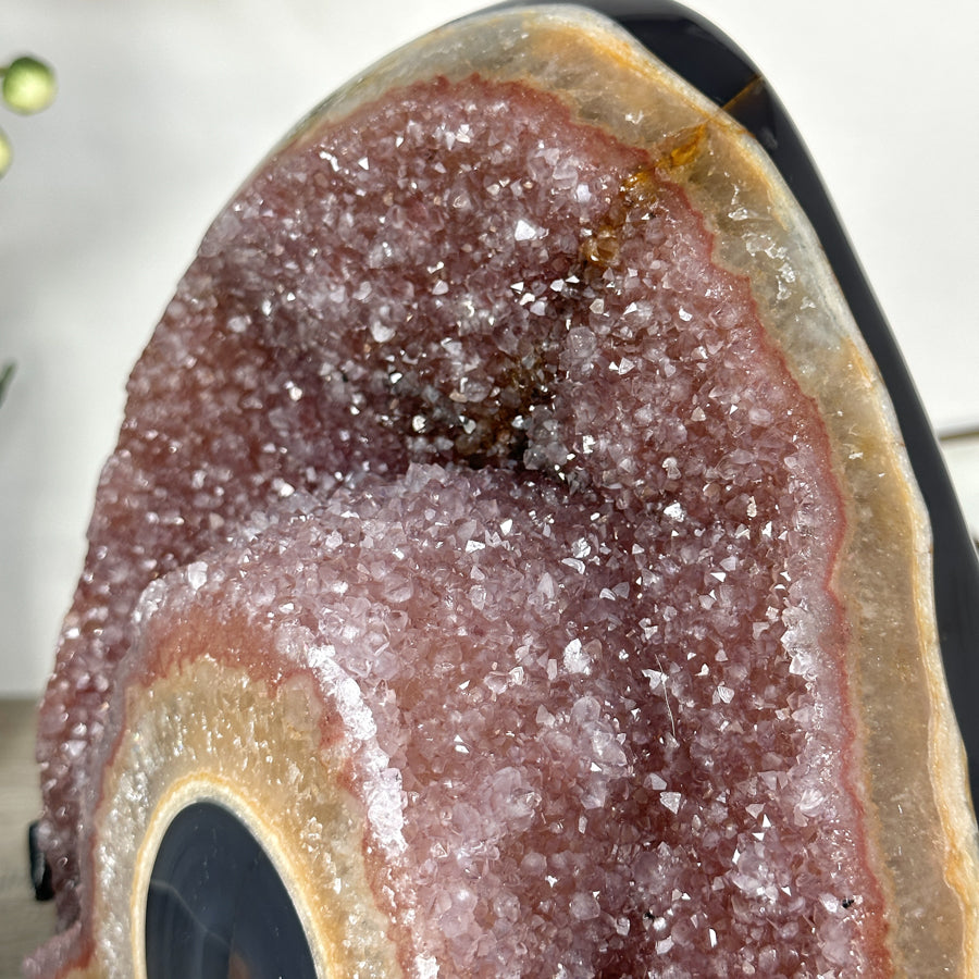 Roter Quarz mit außergewöhnlicher, augenartiger Stalaktitbildung, in exklusiver Premiumqualität