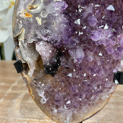 Amethyst-Kristallformation mit Pseudokalzit-Einschluss