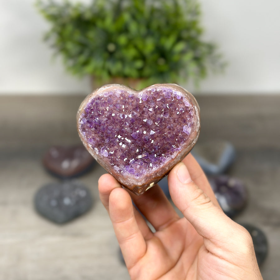 Mineralien-Herzset 9-teilig, mit farbintensiver Natursteinstruktur