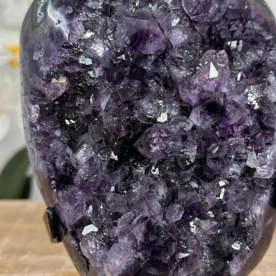 Amethyst-Kristall mit ausgewogener Spitzenbildung, in hochwertiger Naturqualität