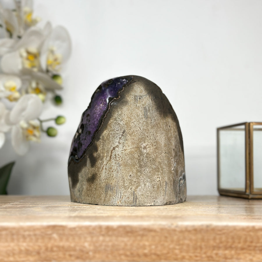 Amethyst-Druse mit tiefvioletter Kristallstruktur und prägnanter Kristallausbildung