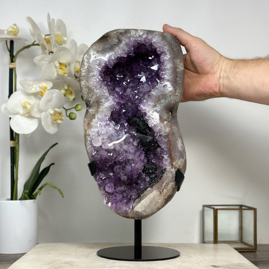 Amethyst-Geode XL mit beeindruckend ausgebildeter Kristallkammer