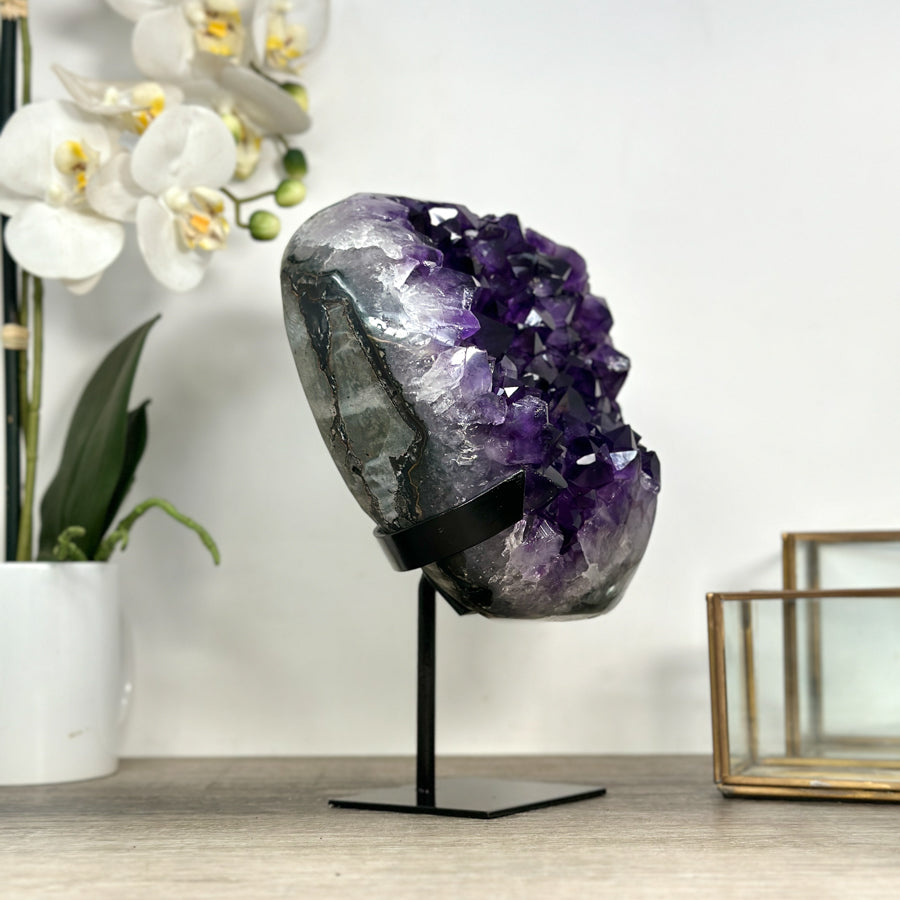 Amethyst-Kristallcluster mit fein ausgebildeter, transparenter Spitzenzone, in hochwertiger Naturqualität