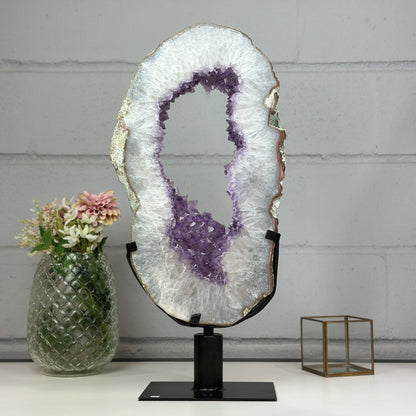 Amethyst-Geodenplatte groß mit portalartiger Kristallöffnung, in exklusiver Premiumqualität