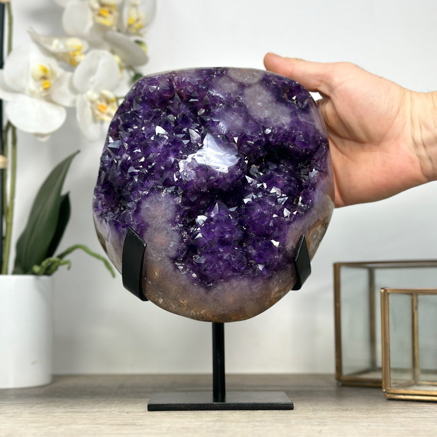 Amethyst-Cluster mit kompakt gewachsener, stalaktitischer Innenstruktur, in ausgewählter Spitzenqualität