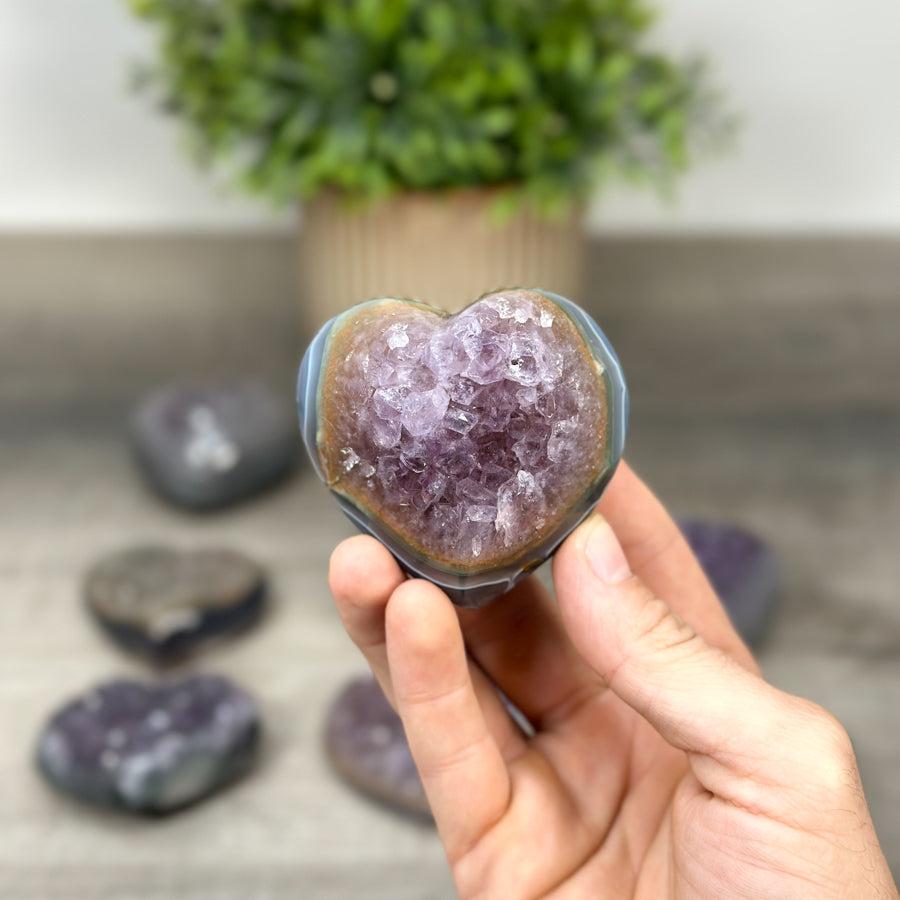 Mineralien-Herzset 9-teilig, mit lebendig variierender Natursteinfarbe