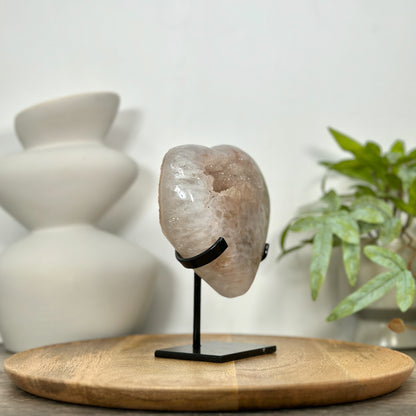 Zuckerquarz-Druzy-Herzskulptur mit fein glitzernder, kompakter Kristalloberfläche