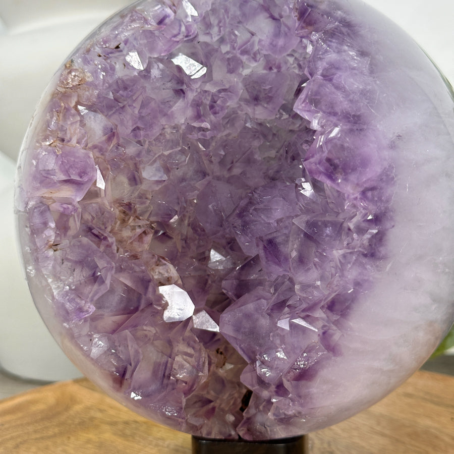 Amethyst-Achat-Steinkugel massiv mit dichter Kristallstruktur