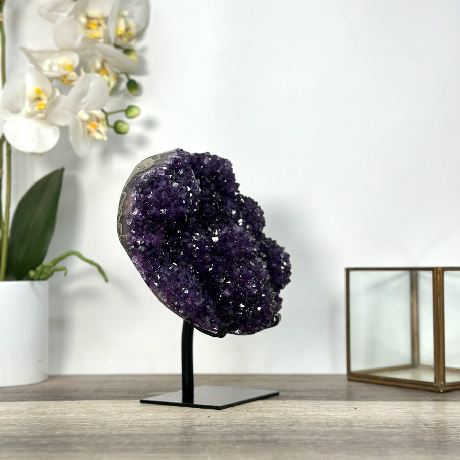 Amethyst-Cluster mit dicht gewachsener, tiefvioletter Kristallstruktur, in exklusiver Premiumqualität