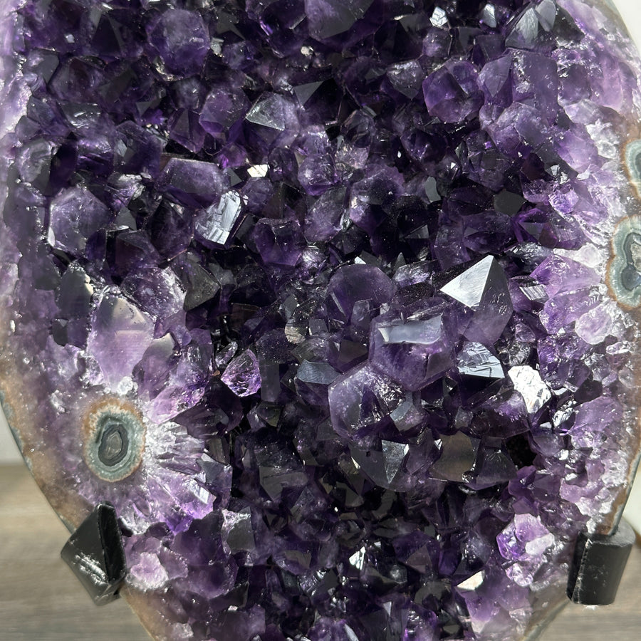 Amethyst-Exemplar XL mit massiv gewachsener Kristallstruktur, in ausgewählter Spitzenqualität
