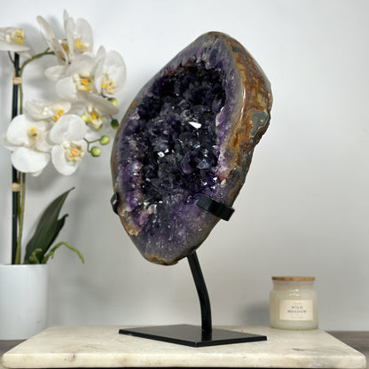 Amethyst-Kristallcluster XL mit massiv gewachsener Kristallstruktur