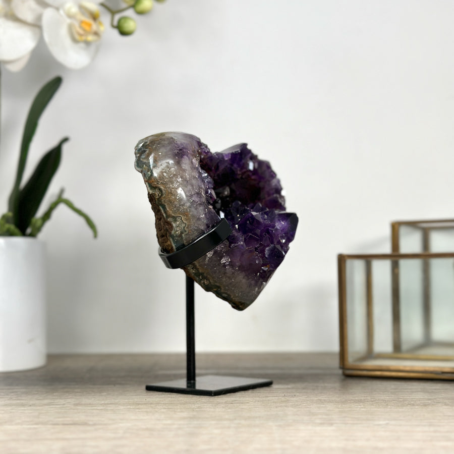 Amethyst-Kristallherz mit dicht gewachsener, tiefvioletter Kristallstruktur