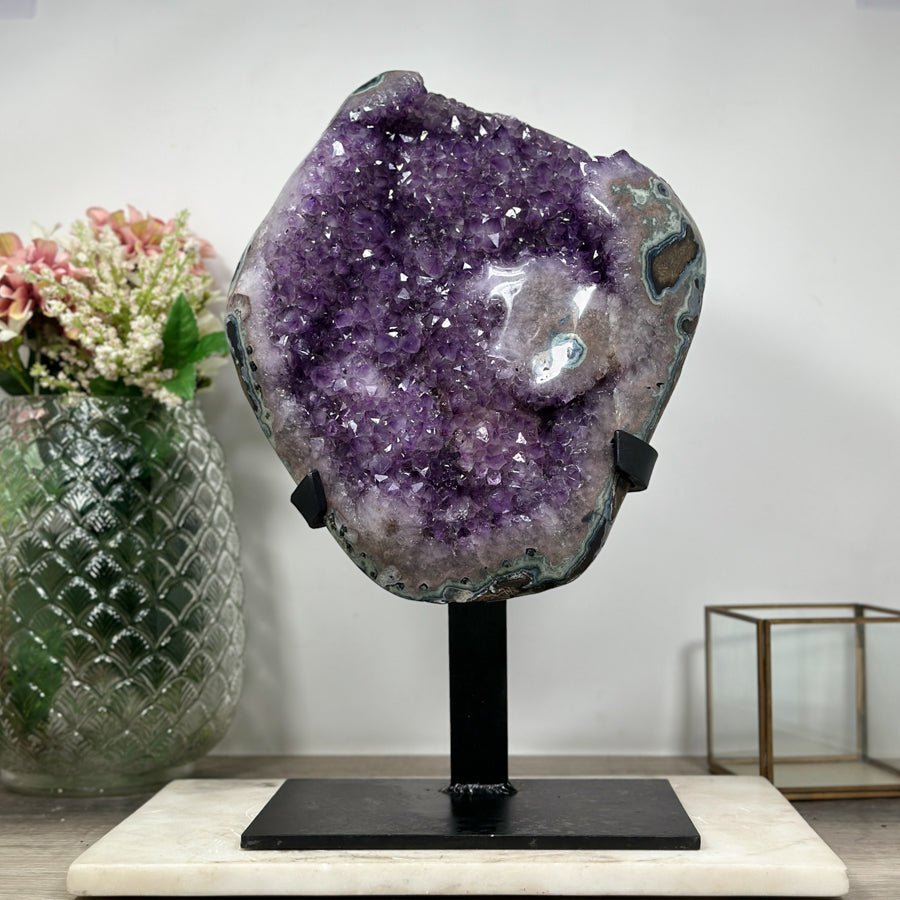Amethyst-Cluster groß mit harmonisch schimmernder Kristallstruktur