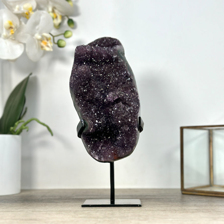 Amethyst-Kristall mit filigraner Stalaktitenbildung
