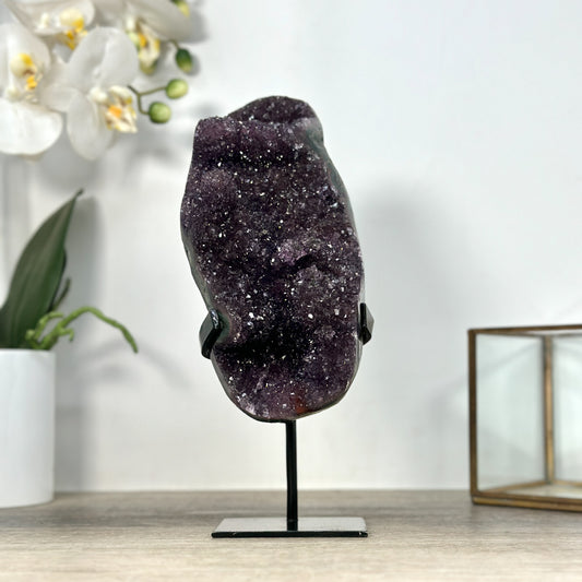 Amethyst-Kristall mit filigraner Stalaktitenbildung
