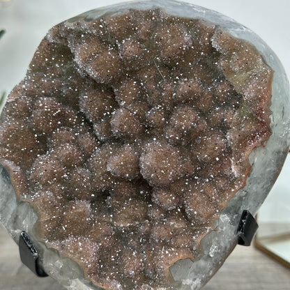 Zucker-Druzy-Kristall mit zarter, glitzernder Mikrostruktur